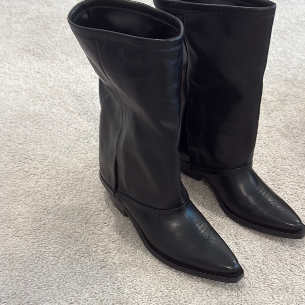 SCHUTZ Black Heeled Boots with Sleek Design